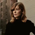 Rosamund Pike, known for her sharp and emotionally intense performances, is set to begin filming a new Netflix series titled God Mode—also referred to as Thumblite—next year.