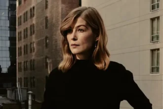 Rosamund Pike, known for her sharp and emotionally intense performances, is set to begin filming a new Netflix series titled God Mode—also referred to as Thumblite—next year.