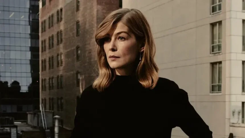 Rosamund Pike, known for her sharp and emotionally intense performances, is set to begin filming a new Netflix series titled God Mode—also referred to as Thumblite—next year.